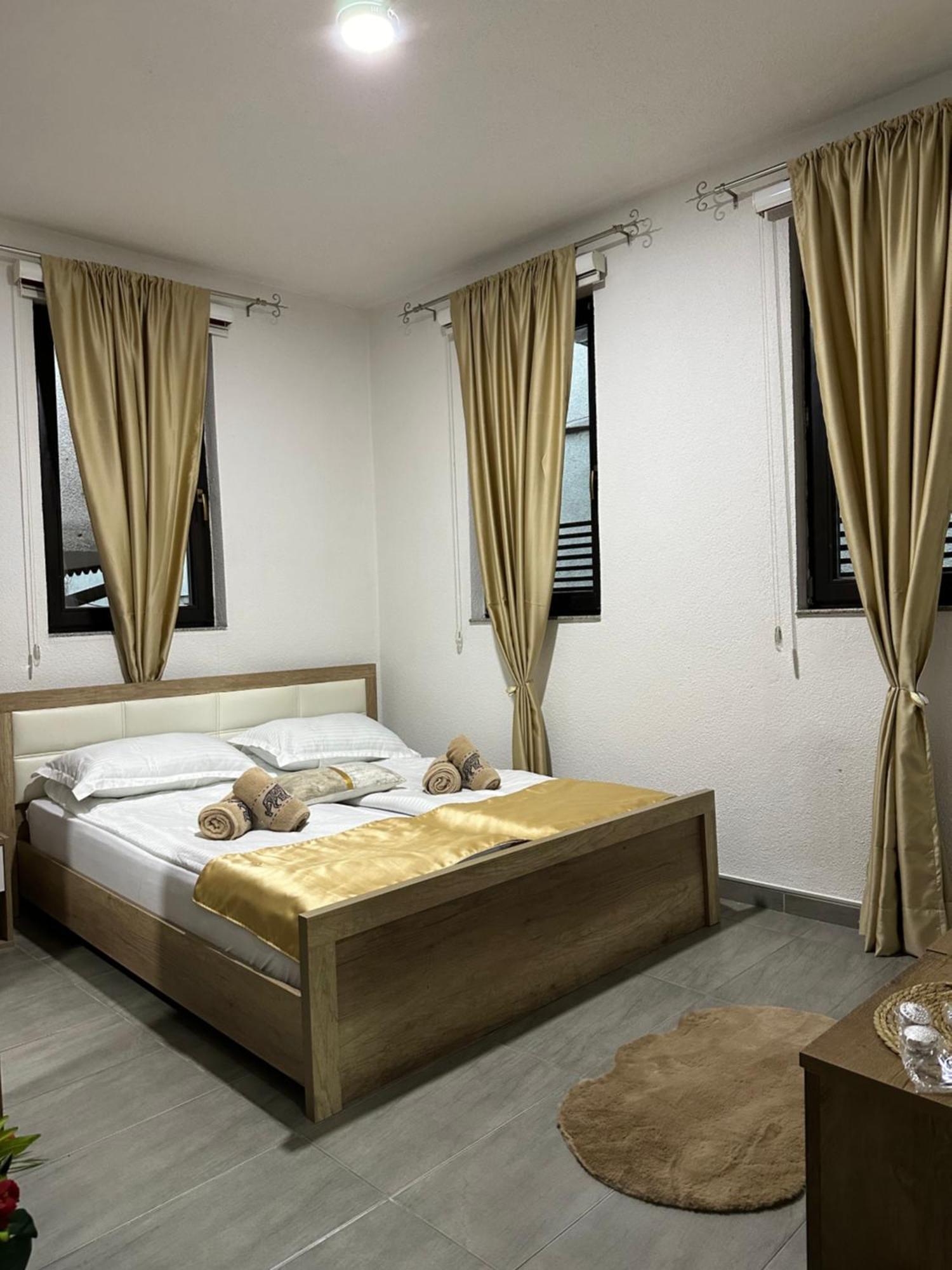 Old Town Apartman *